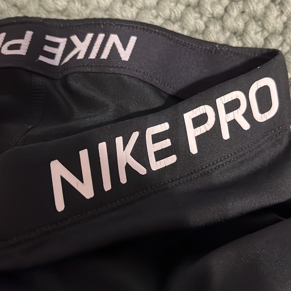 Nike.. nike pro Dri-Fit leggings. - Picture 3 of 3